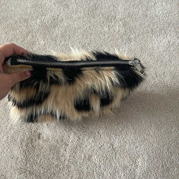 NWOT Fuzzy clutch with zipper - Picture 3 of 3